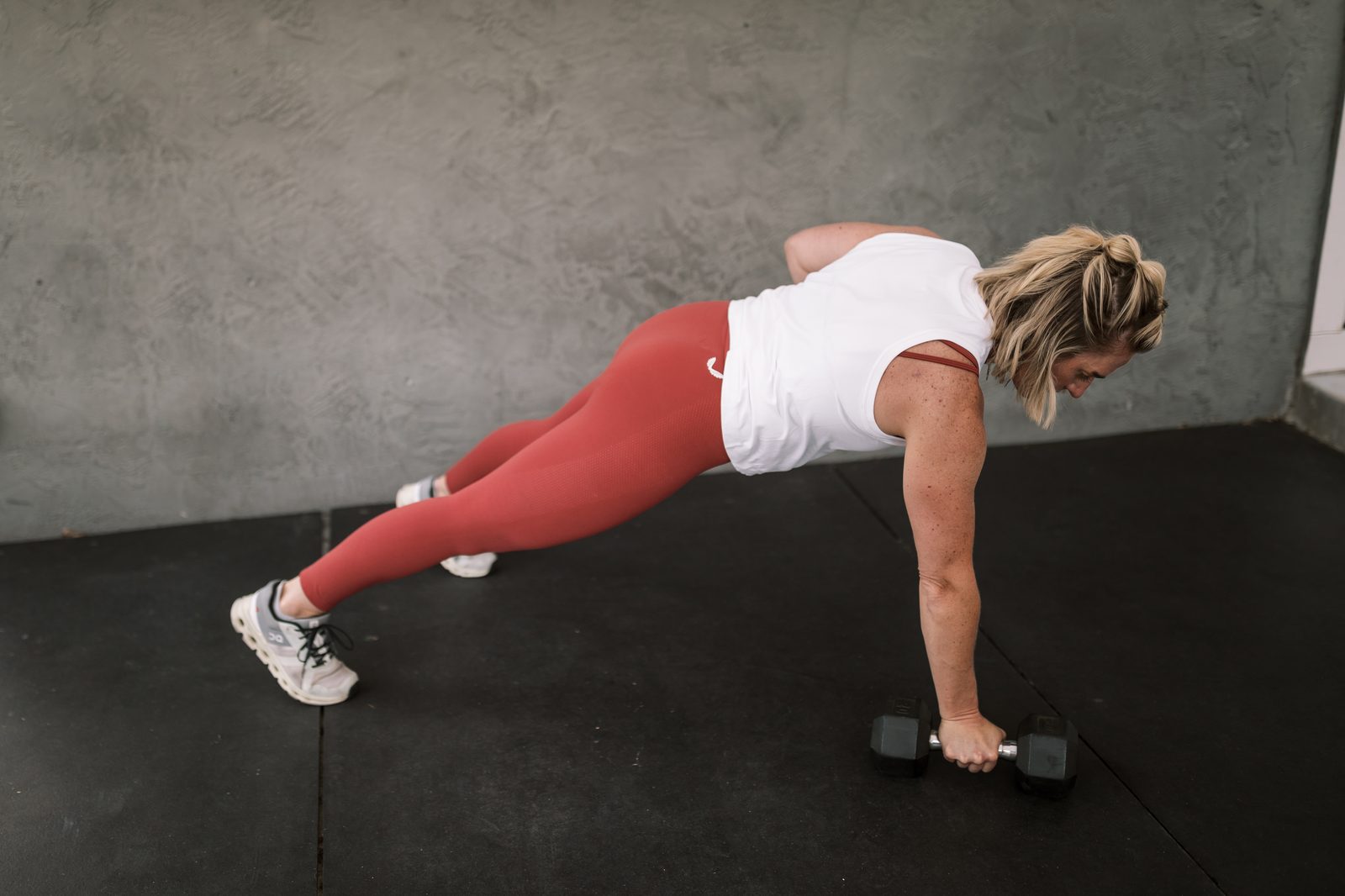 Kristin doing a renegade row with a dumbbell